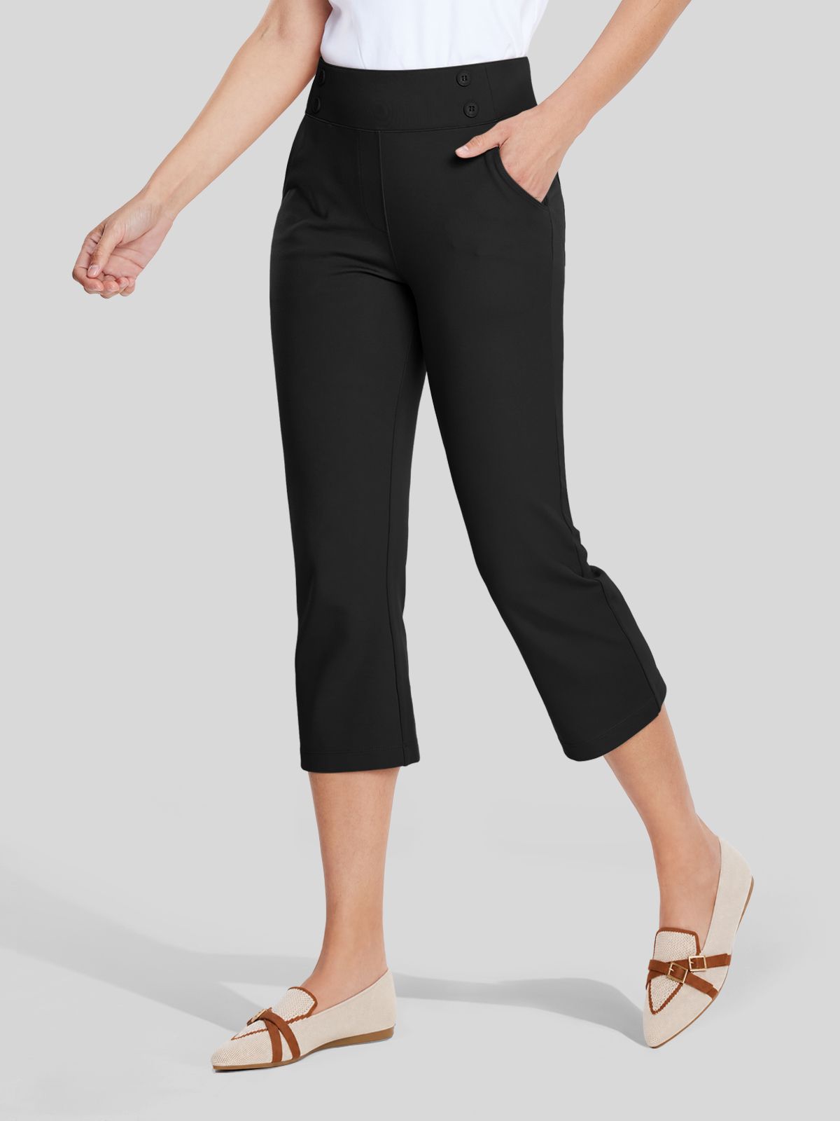 Willit Women's Button Pull On Capris in 