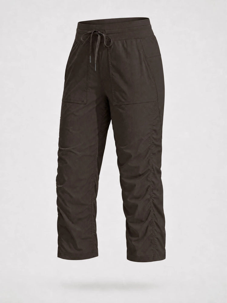 Women's cropped pants with an elastic drawstring waist and big side pockets 