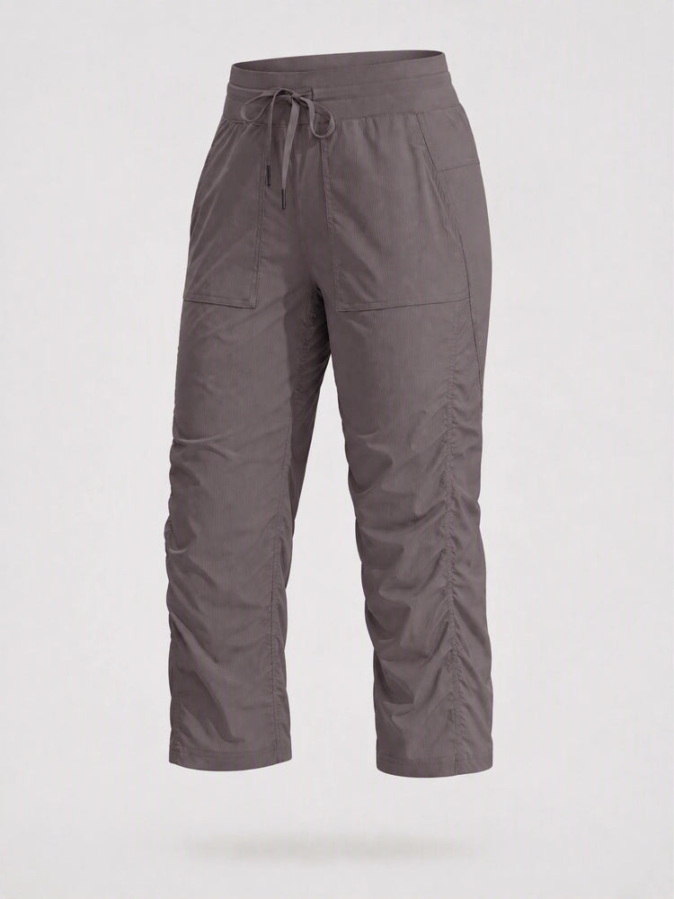 Women's cropped pants with an elastic drawstring waist and big side pockets 