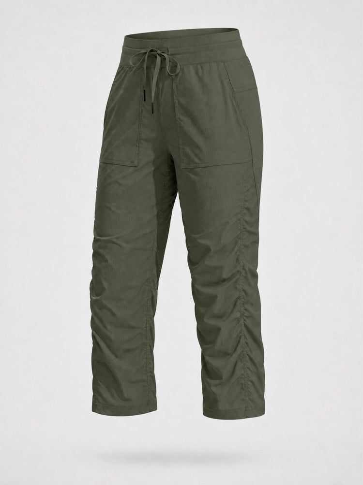 Women's cropped pants with an elastic drawstring waist and big side pockets 