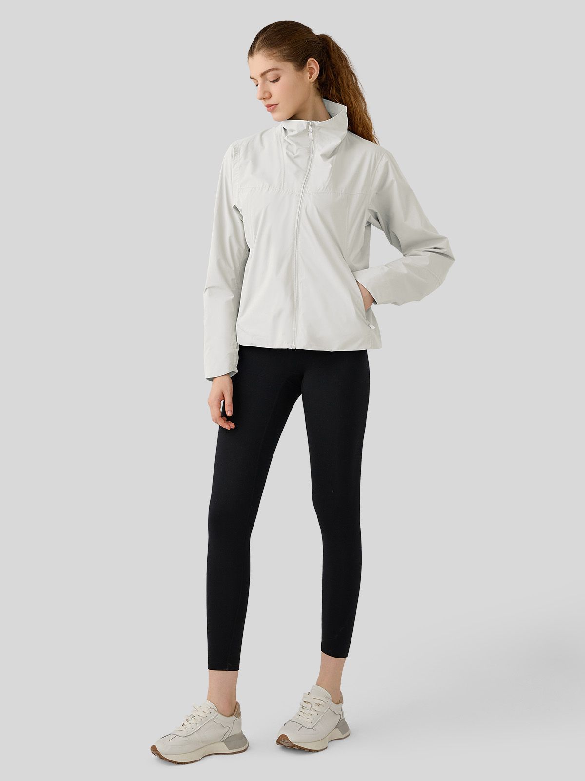 woemn's full-zip athletic jacket with a high collar, fleece-lined  
