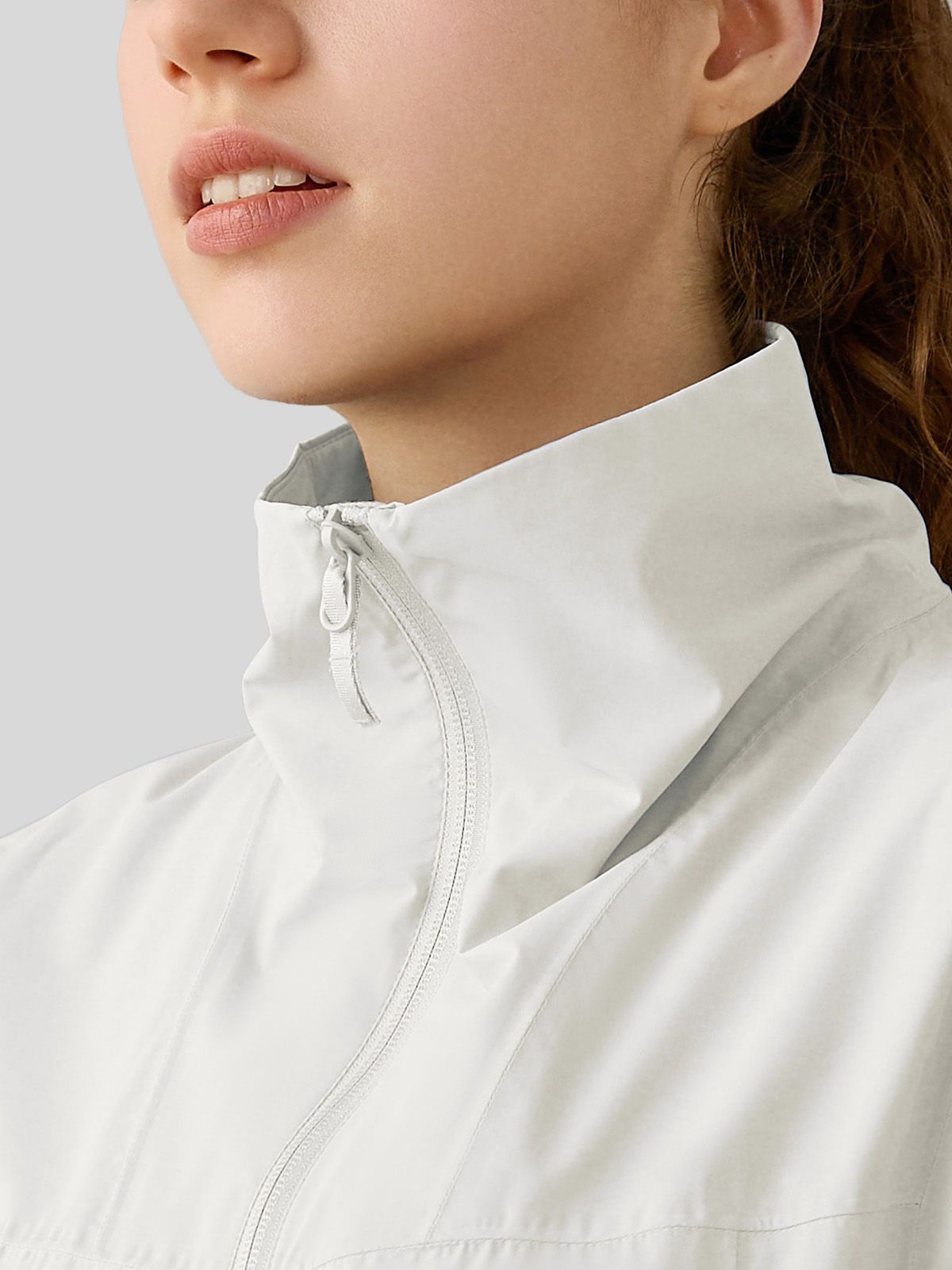 woemn's full-zip athletic jacket with a high collar, fleece-lined  