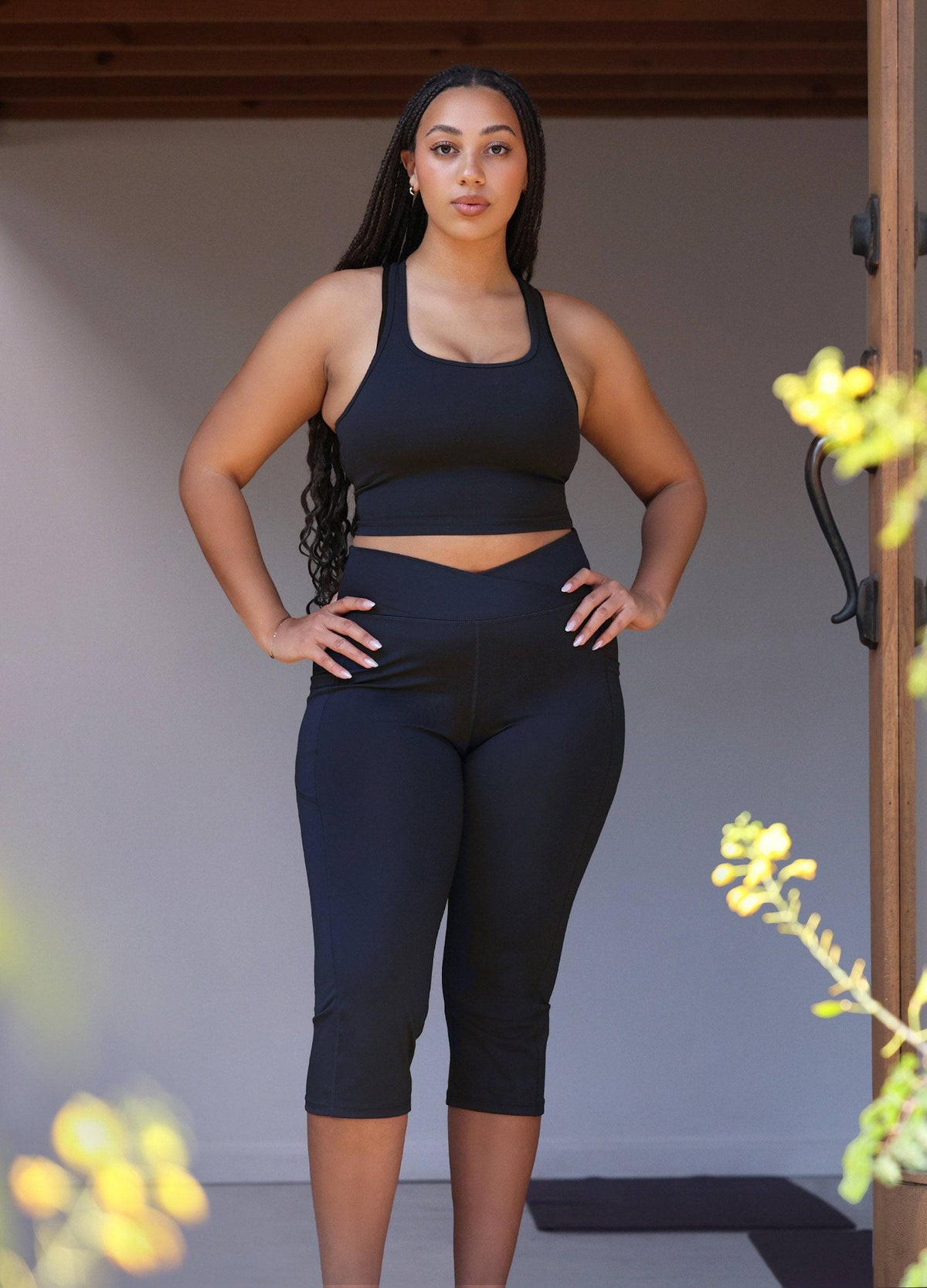 Willit model wear  Crossover Yoga Capris 